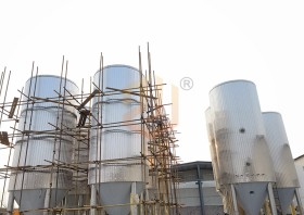 国产伦理一区二区60噸大型精釀啤酒廠設備發酵係統